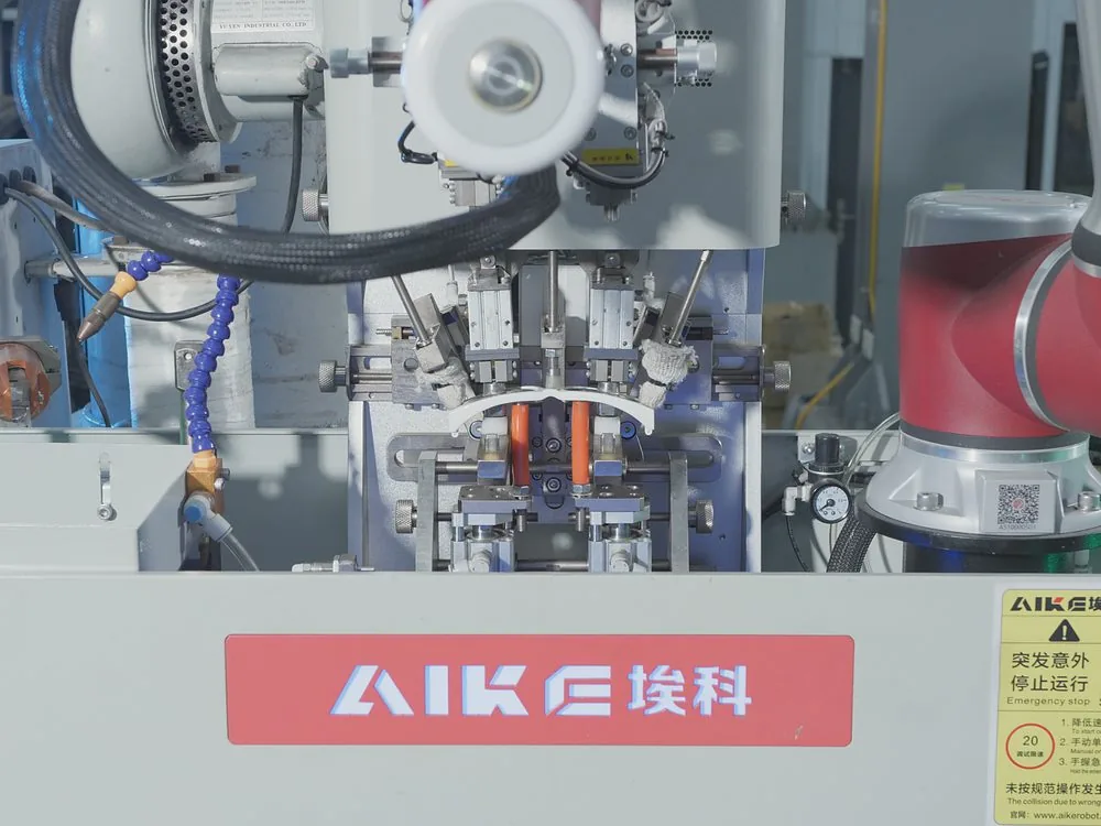 Robotic degating cell