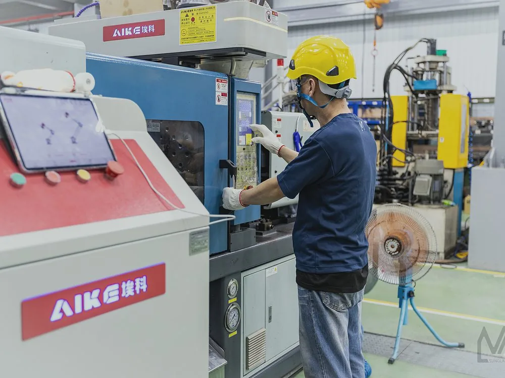 Operator at an injection molding machine