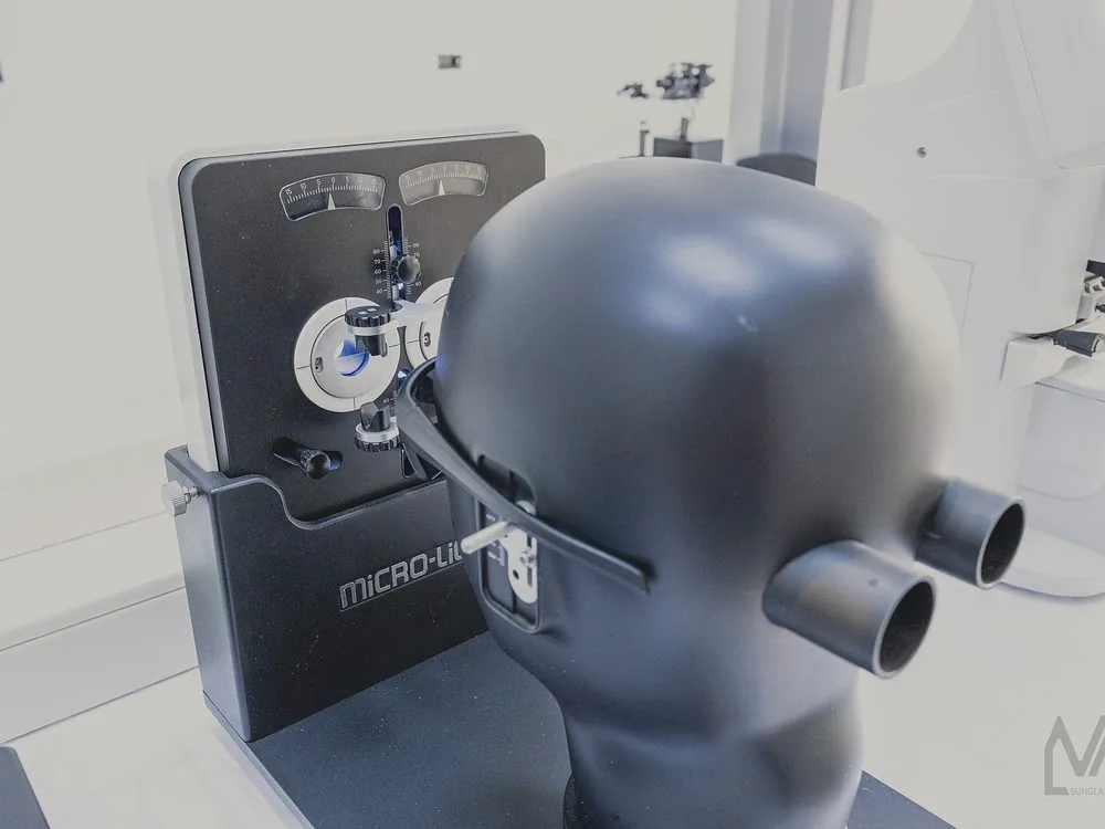 Polarized axis test rig on a head form