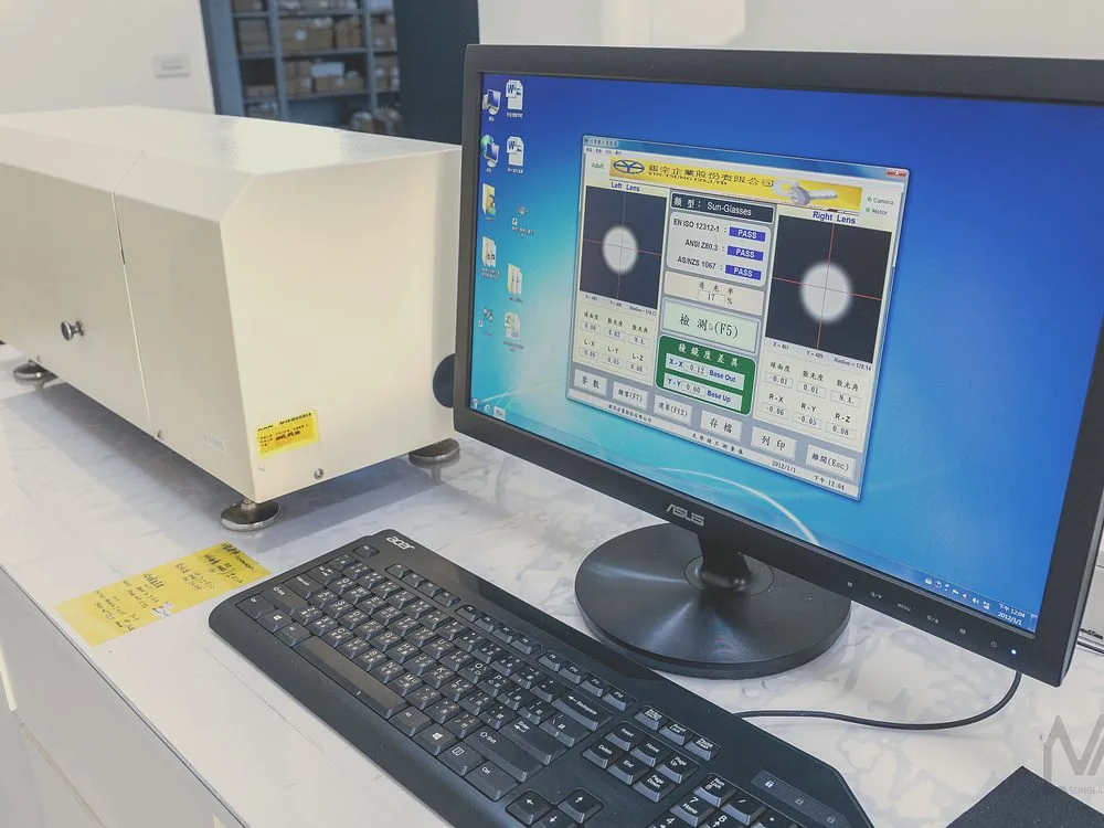 Optical lens measuring system